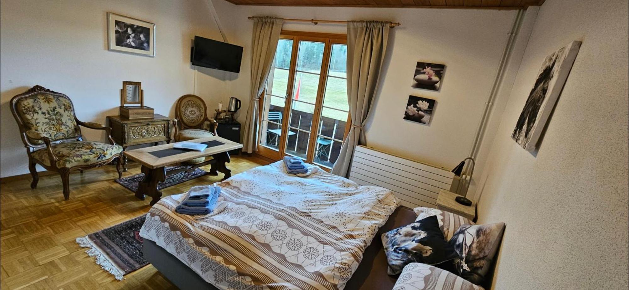 Miramont Horse Trekking Hostel Saicourt Exteriör bild