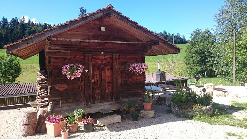 Miramont Horse Trekking Hostel Saicourt Exteriör bild